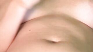 Elle se touche