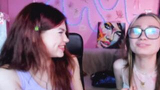 Sabina_wul & Isabel_wave kissing