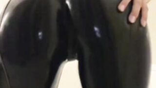 Badte4cher latex leggings