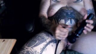French alt girl dildoing & squirting
