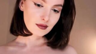 Red_Lips_Girl 043026-1