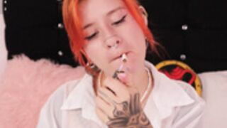 Daarlene smoking 4