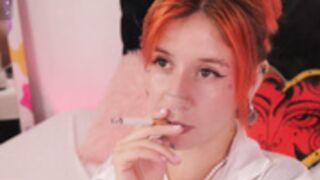 Daarlene smoking 4