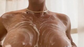 Cubanamiimii shower