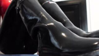 Latexnchill - Hunter Boots Joi