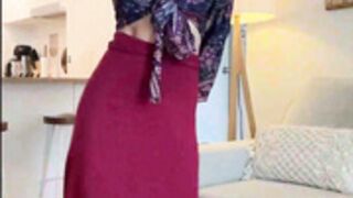 Elleknox seductress slut strops and pleasures herself