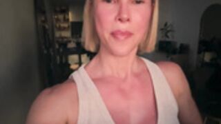 Female bodybuilder sniffs her armpits