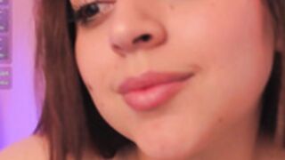Erika_mendez1 shows off her curves
