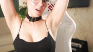 Alt girl wet sweaty armpits show
