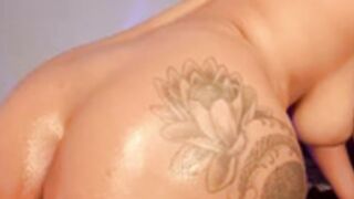 itsbellax Oiled up wet dildo riding