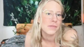 KayLeightSky - group show nude