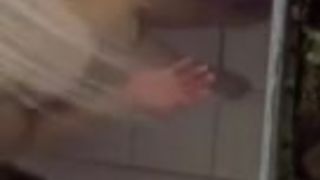 Espiando a La bbecina  tetona