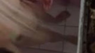 Espiando a La bbecina  tetona