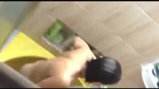 Espiando al a hermana Corny