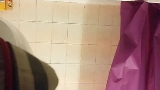 Espiando ala hermana cambiandose de rropa