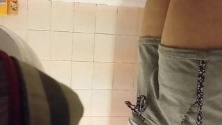 Espiando ala hermana cambiandose de rropa