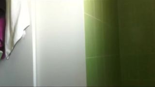 Espiando ala hermanita