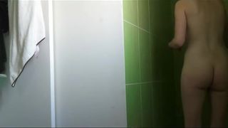 Espiando ala hermanita