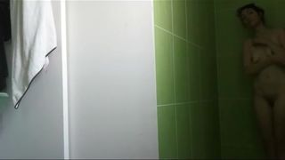 Espiando ala hermanita