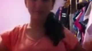 Solo le Muestra Las Tetas Por Que Es Menor De edad