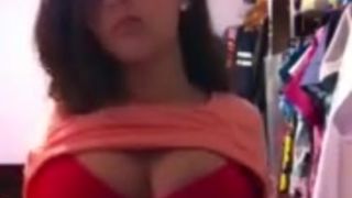 Solo le Muestra Las Tetas Por Que Es Menor De edad