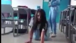 adolesentes en clase