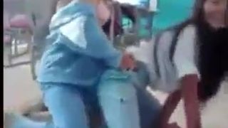 adolesentes en clase