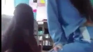 adolesentes en clase