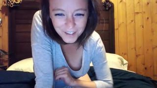 Alli_james fingering her pussy in cam recording 2016 May 23 135931