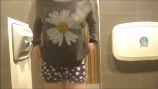 En el Bano de la Gasolinera y Le Mando Su Video