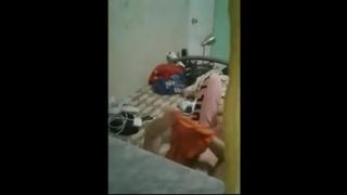 Espiando a mi Hermanita Menor