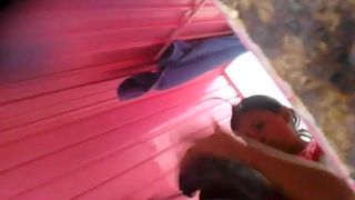 Espiando a mi amiga Cambiandose