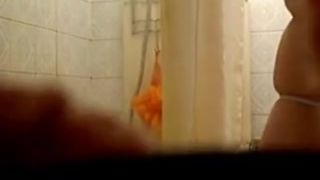 Espiada en la ducha a mi hermana 2