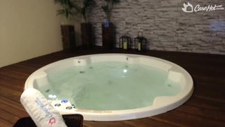 Katharine, Suzana e EmilyBlue relaxam em spa na CasaHot