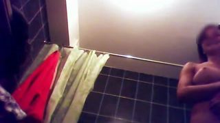 Espiando ala hermana en la ducha de 23 anos