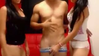 Gemelas Colombianas Comparten Al novio on Cam