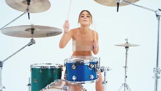 BLINK-182 She s Out Of Her Mind