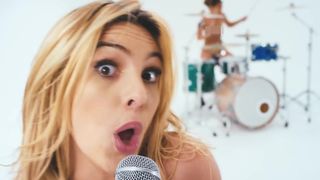 BLINK-182 She s Out Of Her Mind