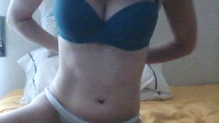 misssailor_quick-horny-takes-to-masturbation