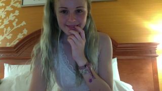Lilbubbles fingering her pussy in cam recording 2016 May 26 212842