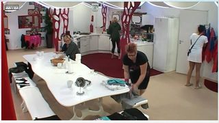 Johanna and Leina shower - big brother Finland