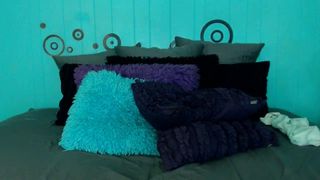 JanuaryJones twerking a lil bit