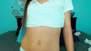 JanuaryJones twerking a lil bit