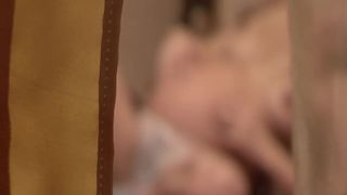 Espiandola Por la Ventana A Embarasada