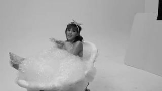 ariana grande - nude taking a bath