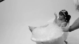 ariana grande - nude taking a bath