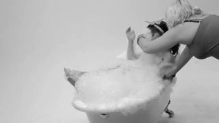 ariana grande - nude taking a bath