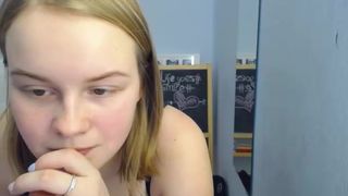 emma_whites 2018-01-03_New model debut on webcam