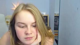 emma_whites 2018-01-03_New model debut on webcam