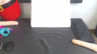 carolinex1 beautifull teen playing with her pussy